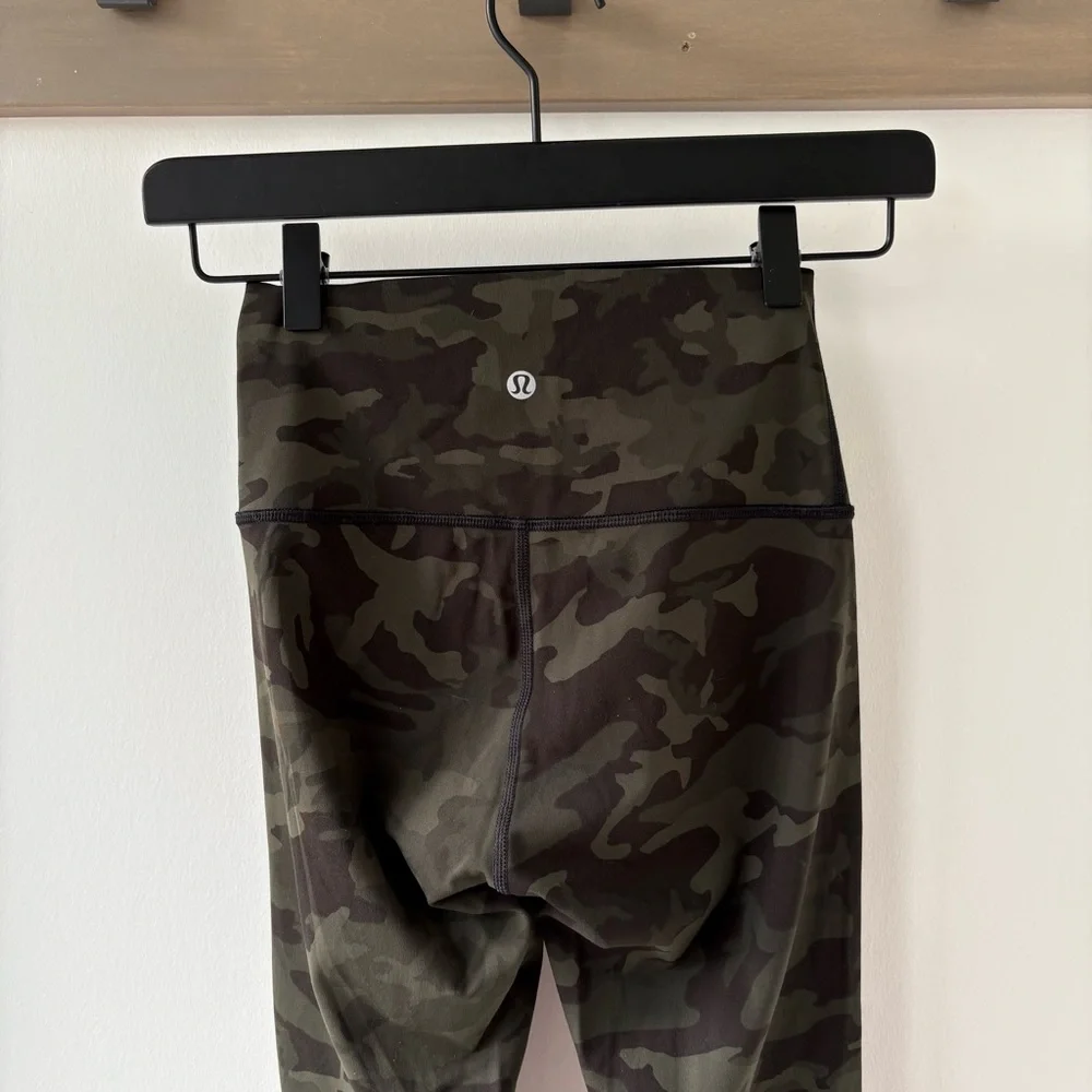 lululemon athletica Camo Leggings - Green and Black - Picture 4 of 6